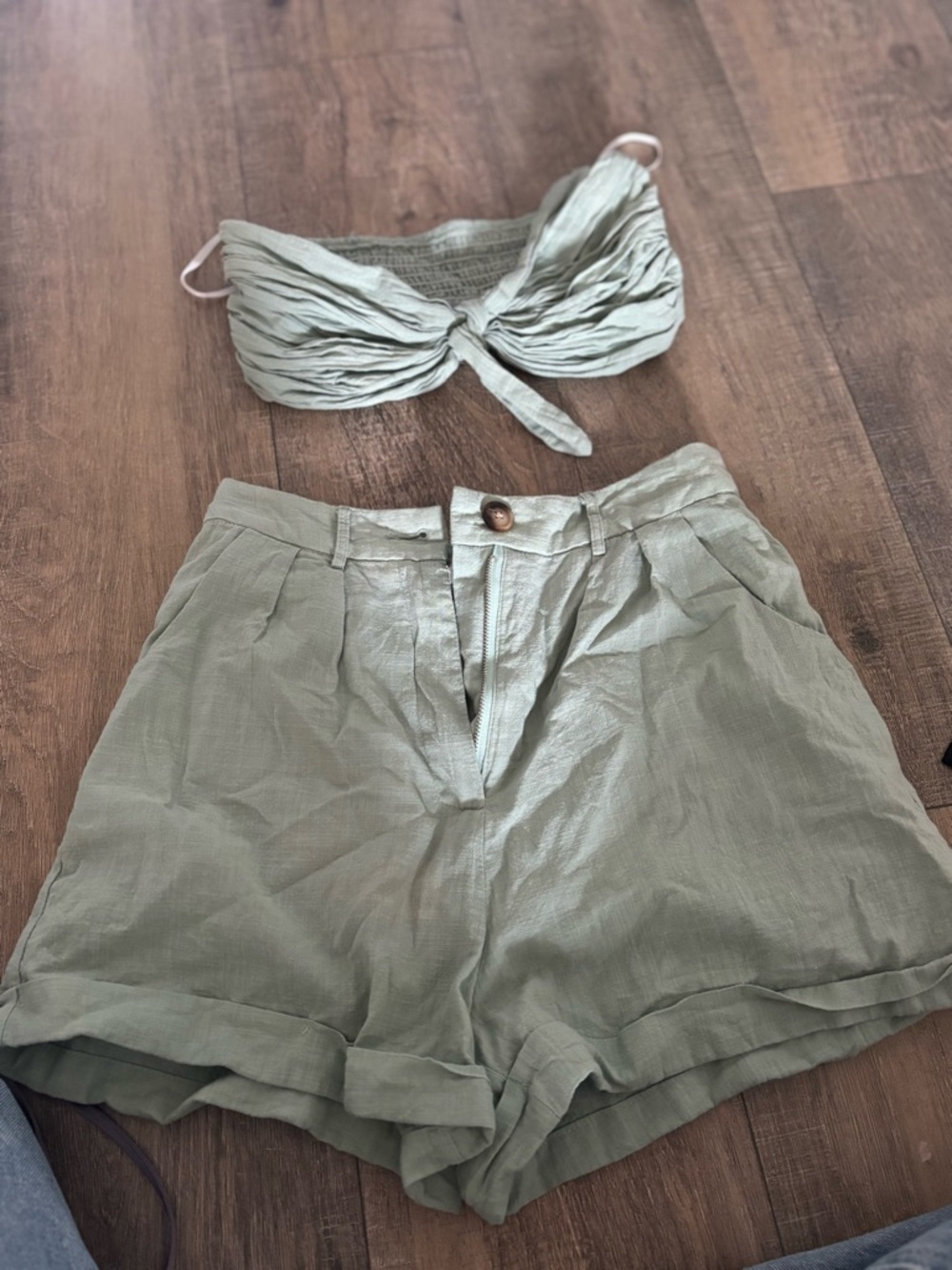 SHEIN Olive Green High-Waist Pleated Linen-Blend Shorts